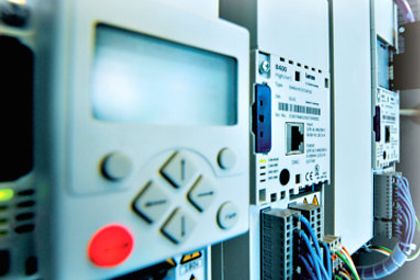 Antriebstechnik: Frequenzumrichter übernimmt Servoaufgaben