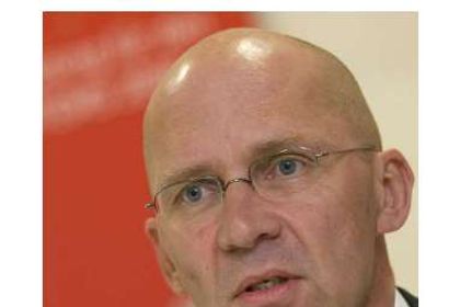 Klaus Dittrich, Geschäftsführer der Messe München. »Die Entwicklung unseres Konzepts ist noch nicht abgeschlossen, wird aber auf jeden Fall mehr Facetten haben als sie die Systems als klassische Messe hatte.« Klaus Dittrich, Geschäftsführer der Messe München. »Die Entwicklung unseres Konzepts ist noch nicht abgeschlossen, wird aber auf jeden Fall mehr Facetten haben als sie die Systems als klassische Messe hatte.«