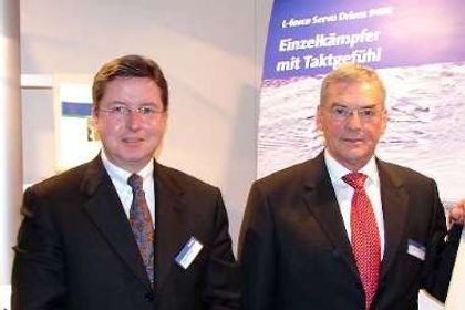 »Lenze blickt positiv in die weitere Zukunft«, betonten Lenze-Vorstandsvorsitzender Dr. Erhard Tellbüscher (rechts) und Finanz-Vorstand Michael Mölleken auf der Bilanzpressekonferenz in Hannover. »Lenze blickt positiv in die weitere Zukunft«, betonten Lenze-Vorstandsvorsitzender Dr. Erhard Tellbüscher (rechts) und Finanz-Vorstand Michael Mölleken auf der Bilanzpressekonferenz in Hannover.