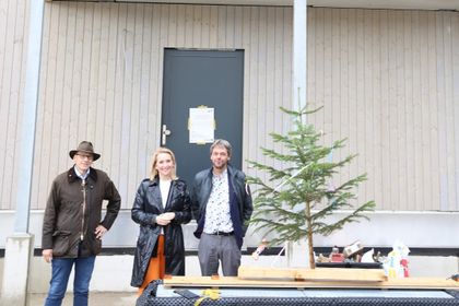 GWG-Geschäftsführer Alexander Mayer, Lindaus Oberbürgermeisterin Dr. Claudia Alfons sowie Joachim Nägele, Geschäftsführer Rhomberg Bau und WoodRocks Bau