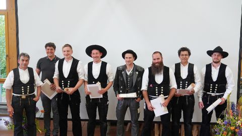 Die Absolventen des Fortbildungskurses „Fachmeister für Restaurierung“ Die Absolventen des Fortbildungskurses „Fachmeister für Restaurierung“