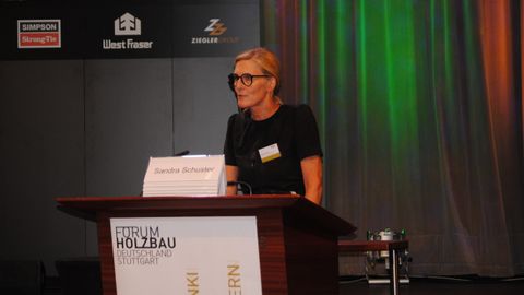 Sandra Schuster (TU München) stellte das Forschungsprojekt „CircularWOOD vor