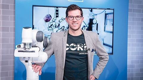 Cobots automate electronics function tests Cobots automate electronics function tests