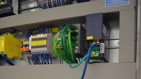 Corosys operates retrofits but also builds completely new systems. At Jung, the 'Ewon' router communicates with a Siemens PLC. Corosys operates retrofits but also builds completely new systems. At Jung, the 'Ewon' router communicates with a Siemens PLC.