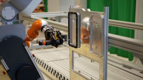 Wireless-control-architecture-mobile-assistant-robots-Fraunhofer-IFF