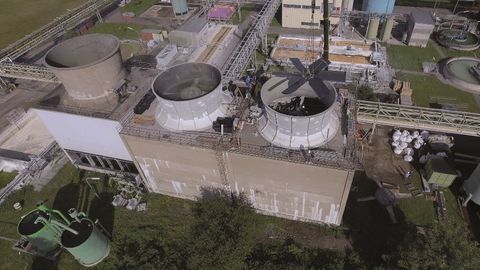 Xervon Instandhaltung operates complex cooling systems for its customers, including cooling towers, an intricate network of pipelines and several pumps. Xervon Instandhaltung operates complex cooling systems for its customers, including cooling towers, an extensive network of pipes and several pumps.