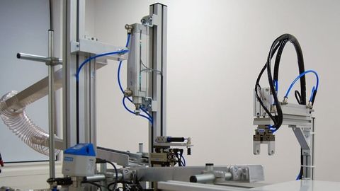 The measurement results for the current 'leakage scenario' can be read off the associated control system. They are also transferred to the Fraunhofer's own Industry 4.0 platform 'Virtual Fort Knox'. The measurement results for the current 'leakage scenario' can be read off the associated control system. They are also transferred to the Fraunhofer's own Industry 4.0 platform 'Virtual Fort Knox'.