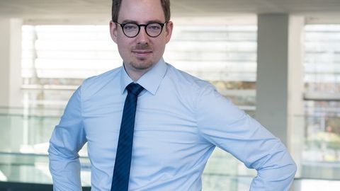 Julius Pfrommer ist Gruppenleiter Cyberphysische Verteilte Systeme am Fraunhofer IOSB. Julius Pfrommer ist Gruppenleiter Cyberphysische Verteilte Systeme am Fraunhofer IOSB.