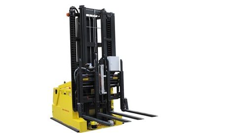 Forklift truck with double fork with fork adjustment