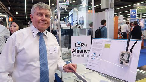 Jürgen Kern, NetModule: »LPWAN eignet sich hauptsächlich für Sensornetze im freien Raum mit Sichtverbindung, die sich über weite Strecken ausdehnen und bei denen die Sensoren gelegentlich kleine Informationsmengen an die Basisstation senden.« Jürgen Kern, NetModule: »LPWAN eignet sich hauptsächlich für Sensornetze im freien Raum mit Sichtverbindung, die sich über weite Strecken ausdehnen und bei denen die Sensoren gelegentlich kleine Informationsmengen an die Basisstation senden.«