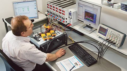 Hauseigenes Labor prüft Industrie  und Medizin Netzteile mit ausgewählten Mainboards