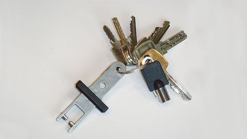 3 Typischer Schlüsselbund eines Maschinenbedieners 3 Typischer Schlüsselbund eines Maschinenbedieners
