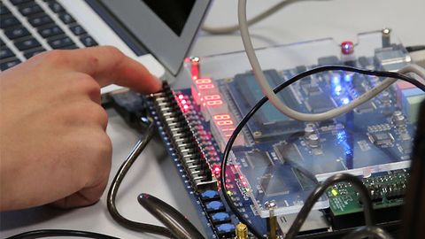 Das Alter- DE2-FPG- Board verwenden die Teilnehmer von Invet a Chip für ihre Chipentwicklung