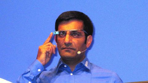 Der Technical and Marketing Director Europe von National Instruments, Rahman Jamal, zeigte am Beispiel von Google Glass die Überschneidungen von virtueller und realer Welt. Der Technical and Marketing Director Europe von National Instruments, Rahman Jamal, zeigte am Beispiel von Google Glass die Überschneidungen von virtueller und realer Welt.