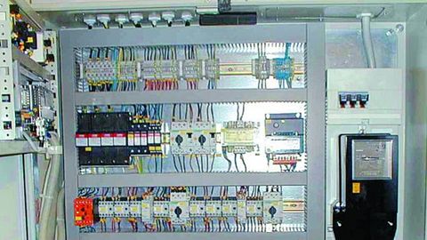 Schaltschrank mit VPN Router Alarm Schaltschrank mit VPN Router Alarm