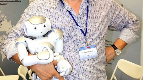 IERA Award 2011, Bruno Maisonnier, humanoider Roboter NAO IERA Award 2011, Bruno Maisonnier, humanoider Roboter NAO