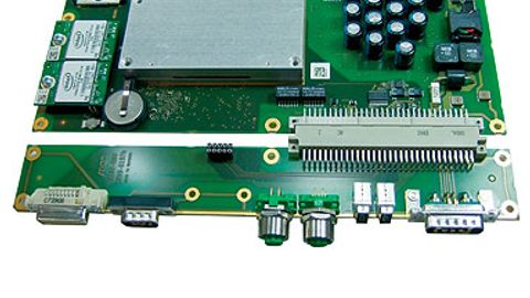 Der Display-Controller DC1 basiert auf einem ESMexpress-Modul mit Atom-CPU sowie Träger- und Adapter-Boards, die sich bei Bedarf individuell anpassen lassen. Der Display-Controller DC1 basiert auf einem ESMexpress-Modul mit Atom-CPU sowie Träger- und Adapter-Boards, die sich bei Bedarf individuell anpassen lassen.