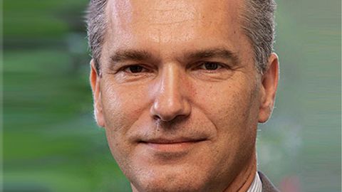 Peter Mischitz, Leiter Abteilung Marketing Operation der Europäischen Business Group: „Die Anwender gehen dazu über, Roboter in die Anwendungen zu integrieren. Unsere neue Steuerungs-Plattform wird deshalb auch im Bereich Robotik weiteres Wachstum br Peter Mischitz, Leiter Abteilung Marketing Operation der Europäischen Business Group: „Die Anwender gehen dazu über, Roboter in die Anwendungen zu integrieren. Unsere neue Steuerungs-Plattform wird deshalb auch im Bereich Robotik weiteres Wachstum br