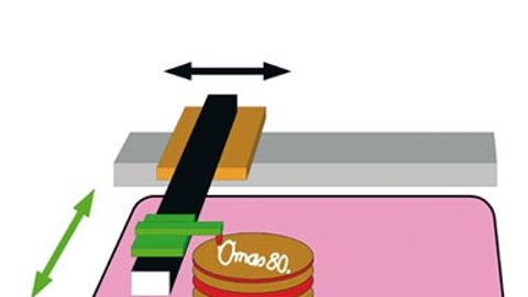 Beschriften einer Torte auf dem Förderband: Nach der Synchronisierung der Spritzeinheit auf die Bewegung der Torte per „MC_TrackConveyorBelt”œ lässt sich mit zusätzlichen Funktionsbausteinen wie „MC_MoveLinearAbsolute”œ und „MC_MoveCircularAbsolute”œ Beschriften einer Torte auf dem Förderband: Nach der Synchronisierung der Spritzeinheit auf die Bewegung der Torte per „MC_TrackConveyorBelt”œ lässt sich mit zusätzlichen Funktionsbausteinen wie „MC_MoveLinearAbsolute”œ und „MC_MoveCircularAbsolute”œ