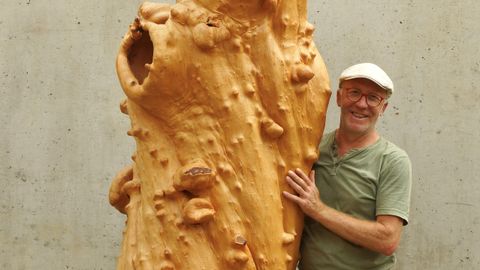 Bernhard Schmid mit Boskop-Apfelbaum