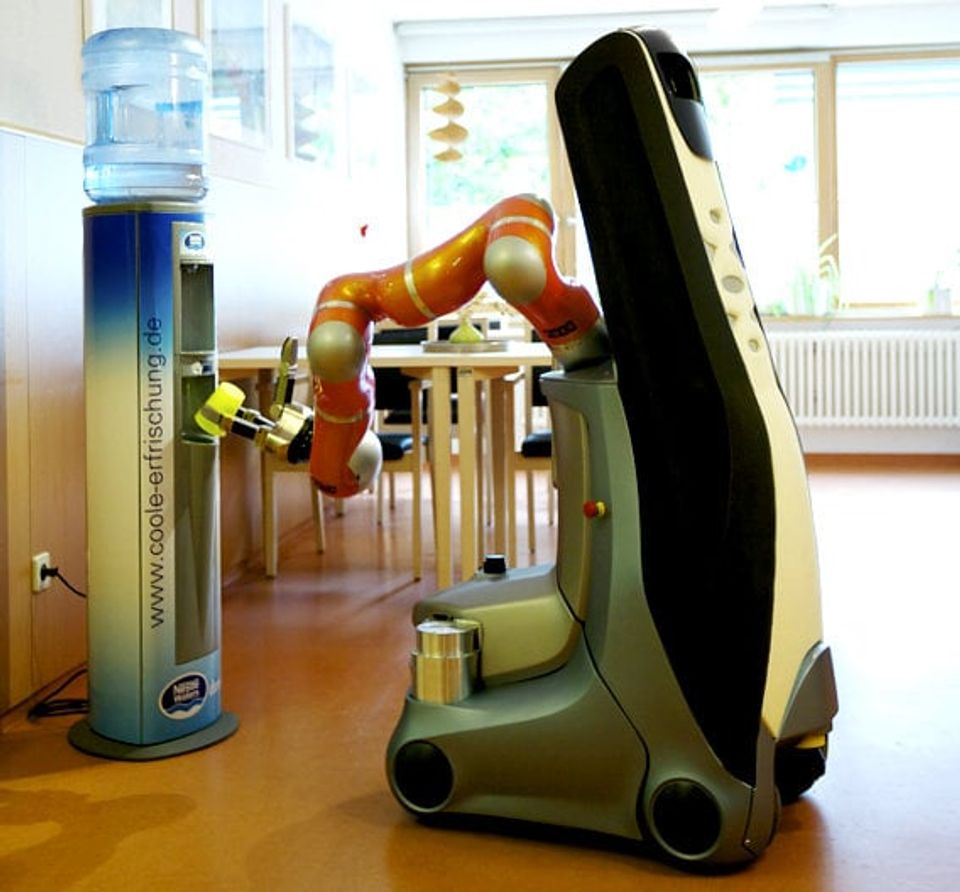 Care-O-bot - Einsatz im Altenheim Care-O-bot - Einsatz im Altenheim
