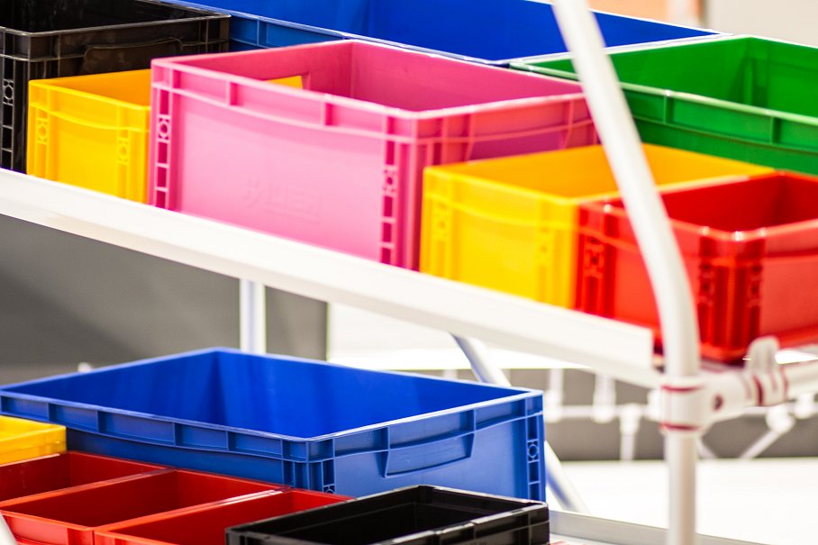 Behälter in allen Farben