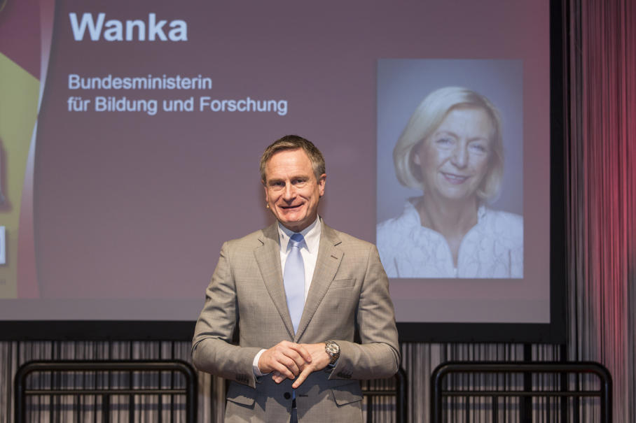 Prof. Jörg Franke, Leiter des Lehrstuhls für Fertigungsautomatisierung und Produktionssystematik an der Friedrich-Alexander-Universität Erlangen-Nürnberg Prof. Jörg Franke, Leiter des Lehrstuhls für Fertigungsautomatisierung und Produktionssystematik an der Friedrich-Alexander-Universität Erlangen-Nürnberg