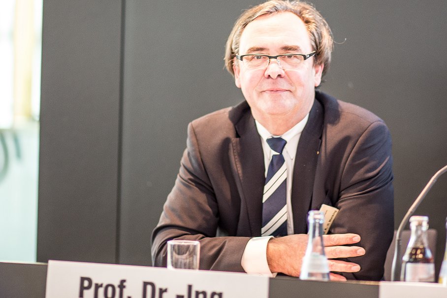 Universitäts-Professor Dr.-Ing. Dr. h. c. Karl-Heinz Wehking