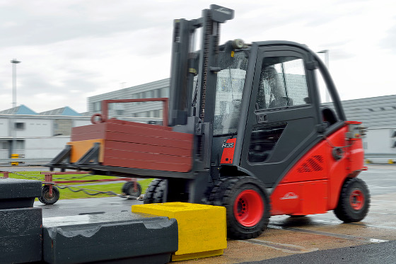 Kleiner Crash als Anfahrtest Antriebsachse Kleiner Crash als Anfahrtest Antriebsachse