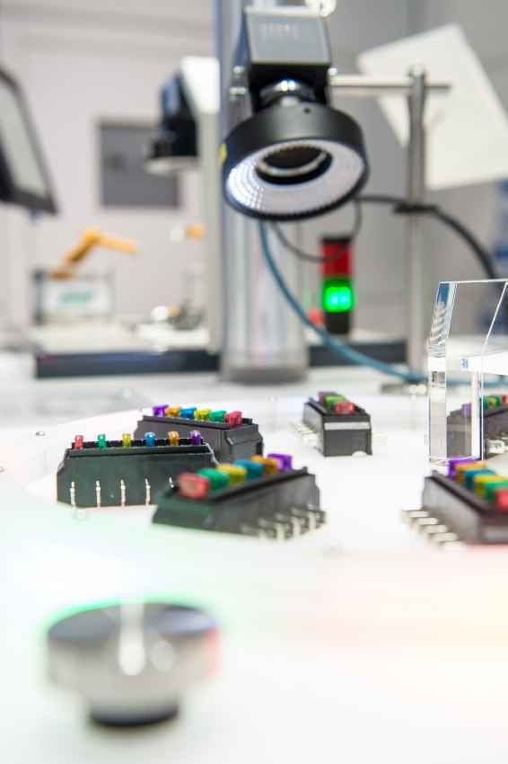 Elektronische Automation – Baumer: Vision Sensor, Bildverarbeitungssystem.