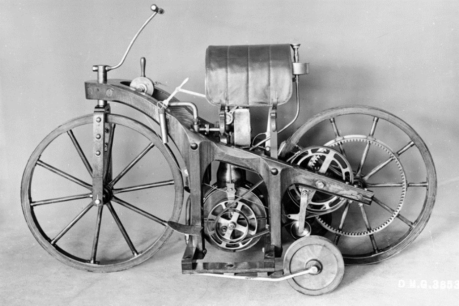 Born to be wild: 130 Jahre Motorradgeknatter
