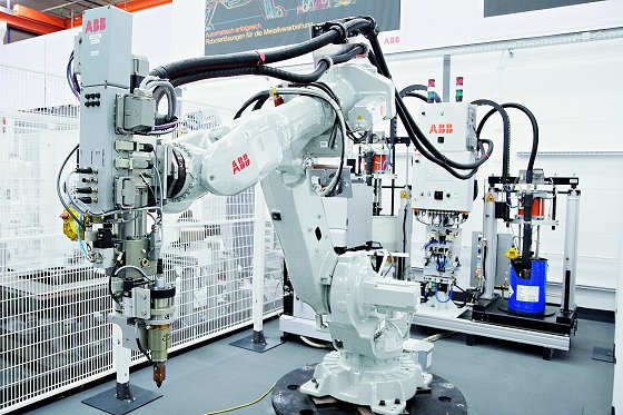 ABB FlexFinishing-System mit RobotWare Machining Force Control ABB FlexFinishing-System mit RobotWare Machining Force Control