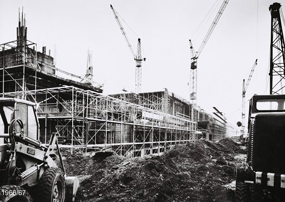 1966/67 - Bau von Halle 13. Die Messe expandiert in den 1960er Jahren stark.