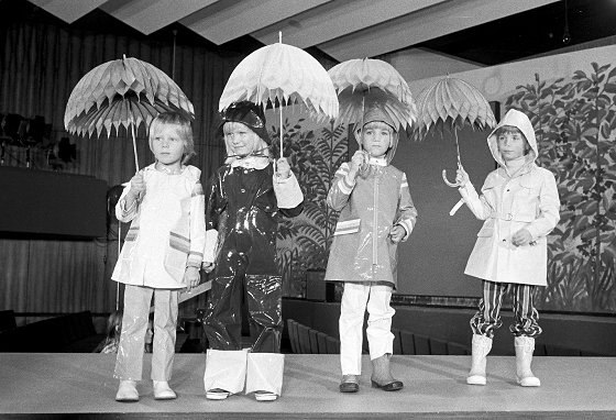 1973 - Fachmessen, wie die Kind+Jugend, finden bei Besuchern und Ausstellern immer größeren Anklang.