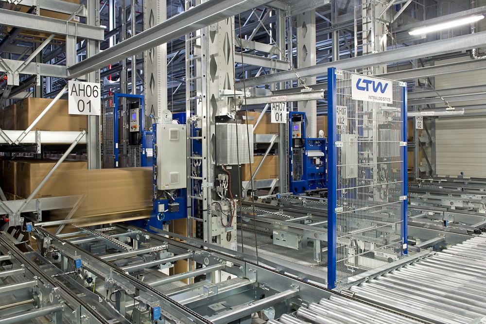 Full-service provider intralogistics in Hall 1