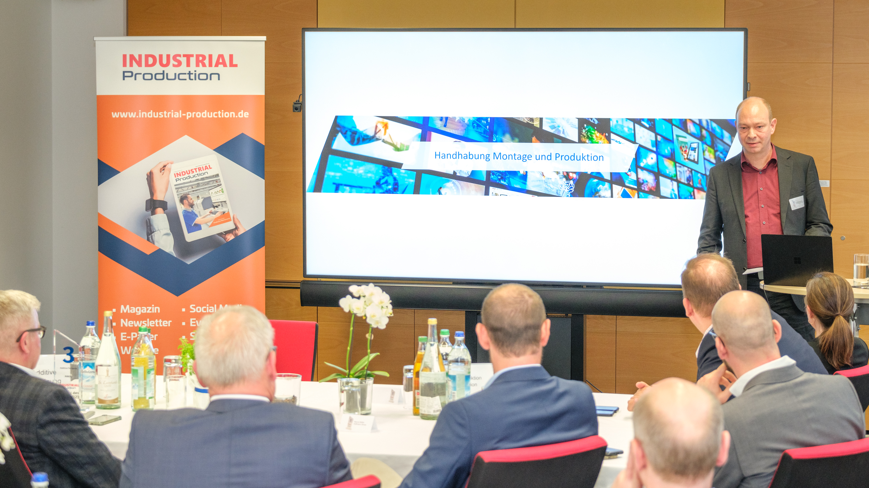 Andreas Mühlbauer presents the fourth category "Handling, assembly and production logistics"