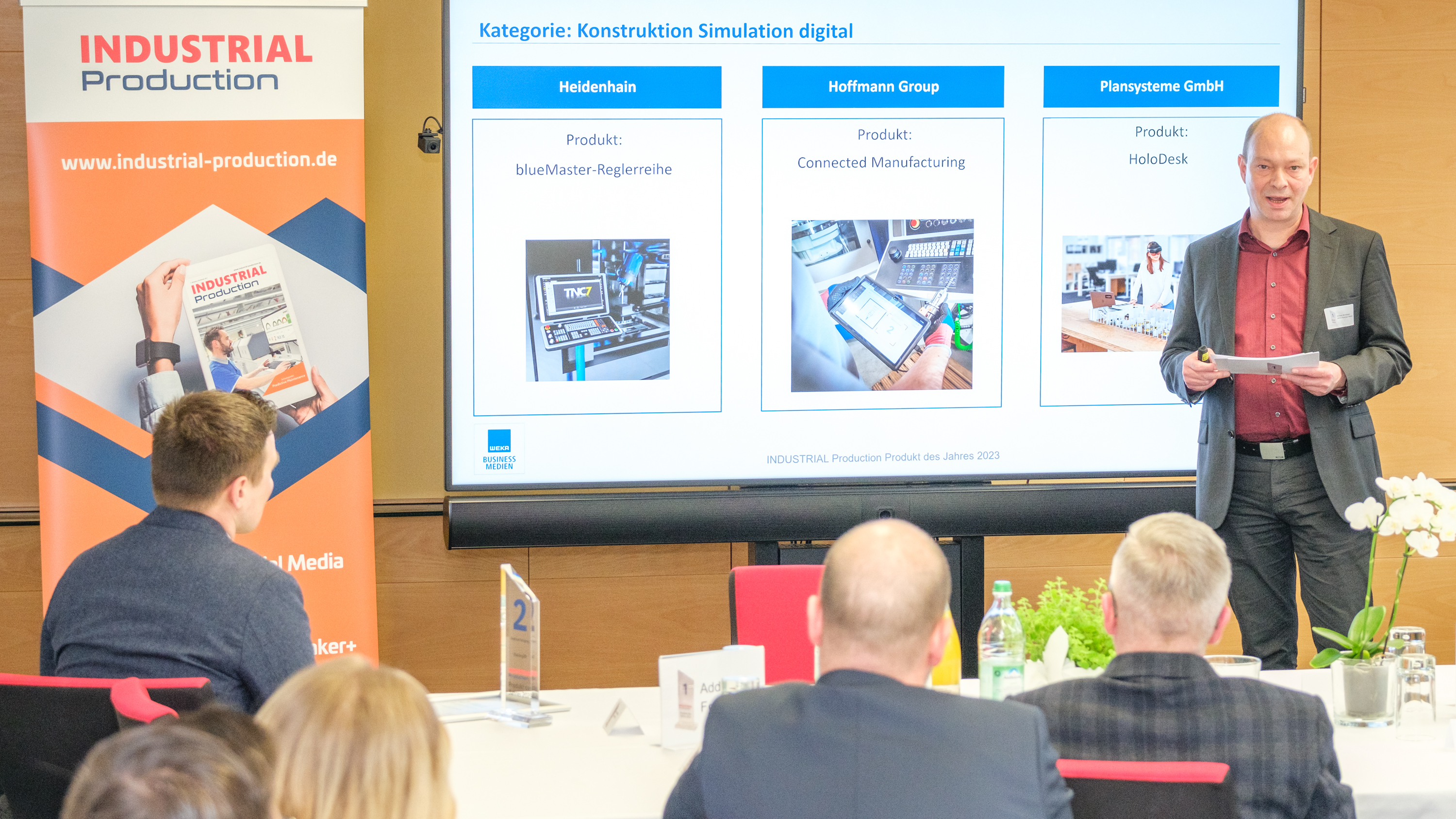 Andreas Mühlbauer presents the nominees in the "Design, simulation and digital twin" category. Andreas Mühlbauer presents the nominees in the "Design, simulation and digital twin" category.