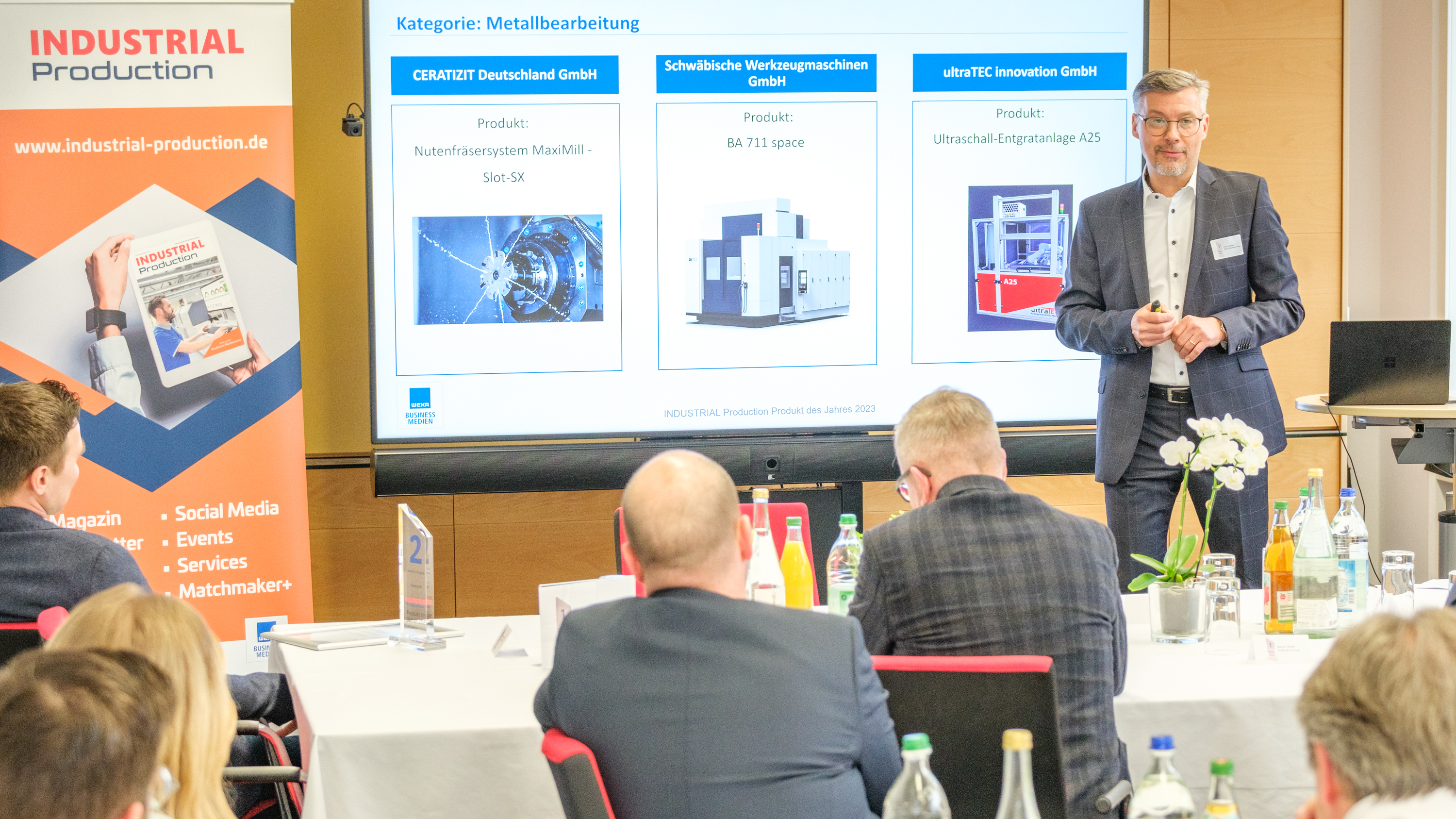 Publishing Director Peter Eberhard presented the nominees in the "Metalworking" category. 