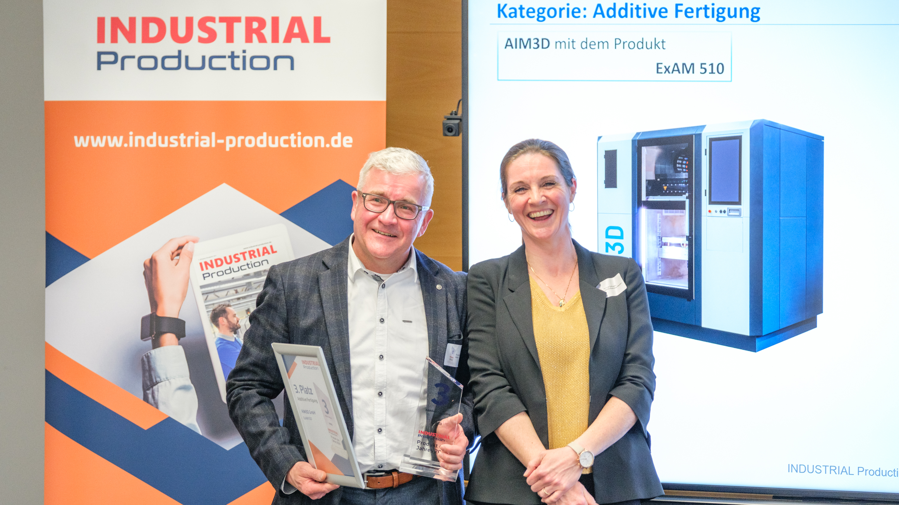 Editor-in-chief of KUNSTSTOFF MAGAZIN and Additive Manufacturing Annina Schopen and AIM3D representative Thorsten Herbert. Editor-in-chief of KUNSTSTOFF MAGAZIN and Additive Manufacturing Annina Schopen and AIM3D representative Thorsten Herbert.