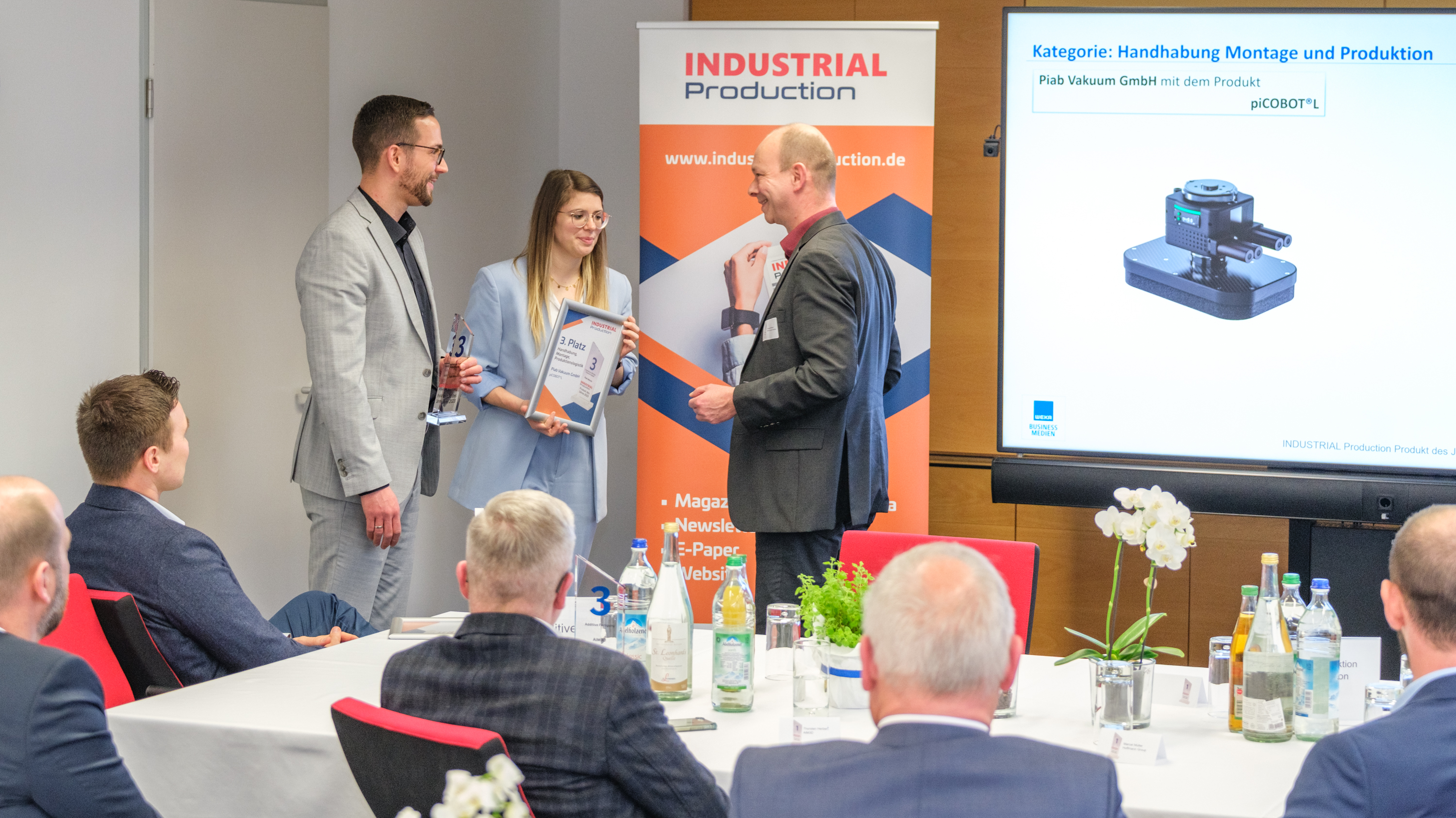 Piab Vakuum won third place in this category with the piCOBOT®L. 