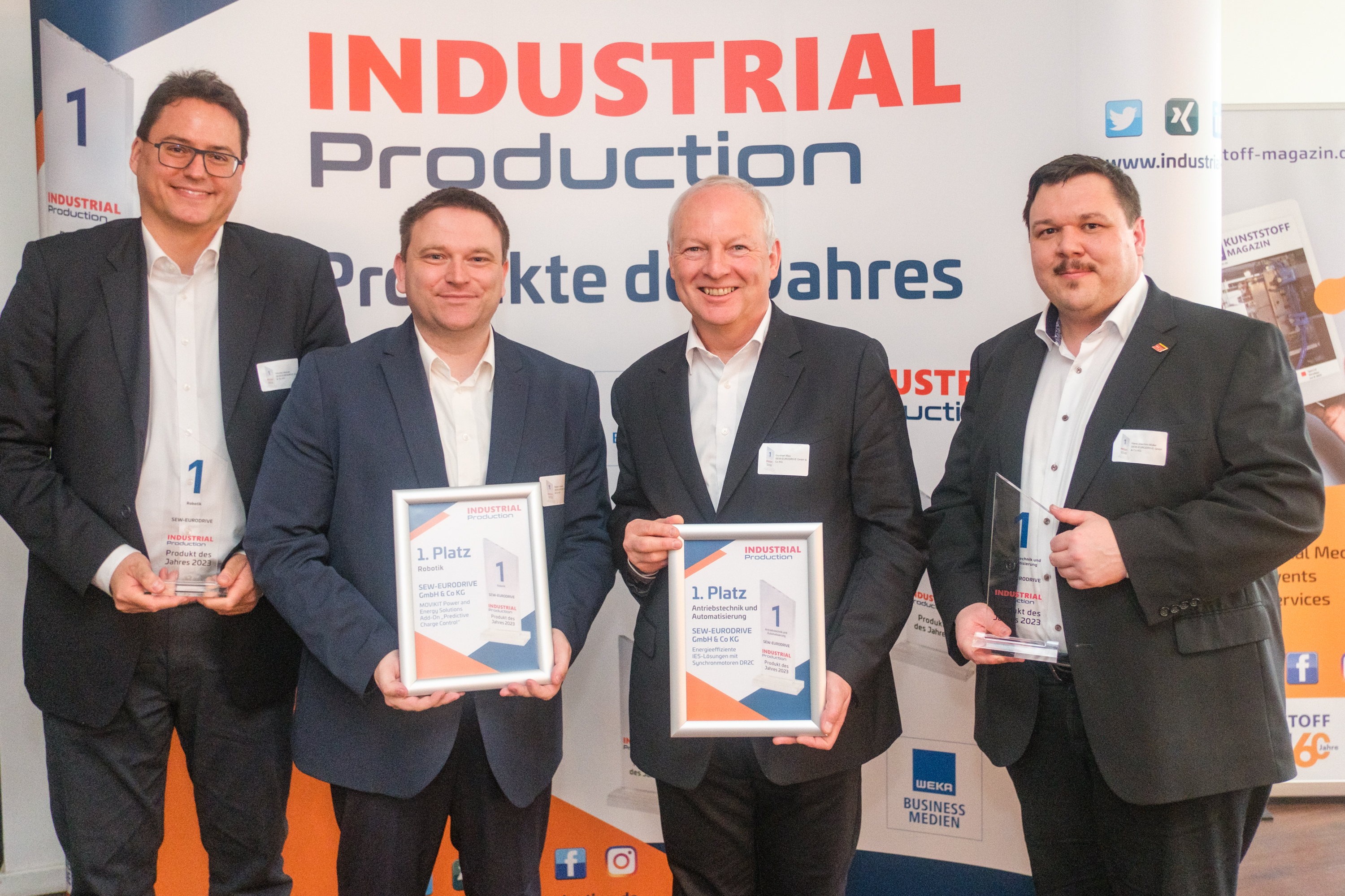 Nikolas MOrvan and Stefan Vollstedt and their colleagues were delighted to receive this second award. Nikolas MOrvan and Stefan Vollstedt and their colleagues were delighted to receive this second award.