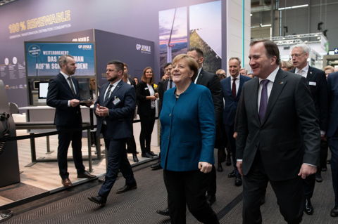 Eröffnungsrundgang: Angela Merkel und Stefan Löfven auf der Hannover Messe