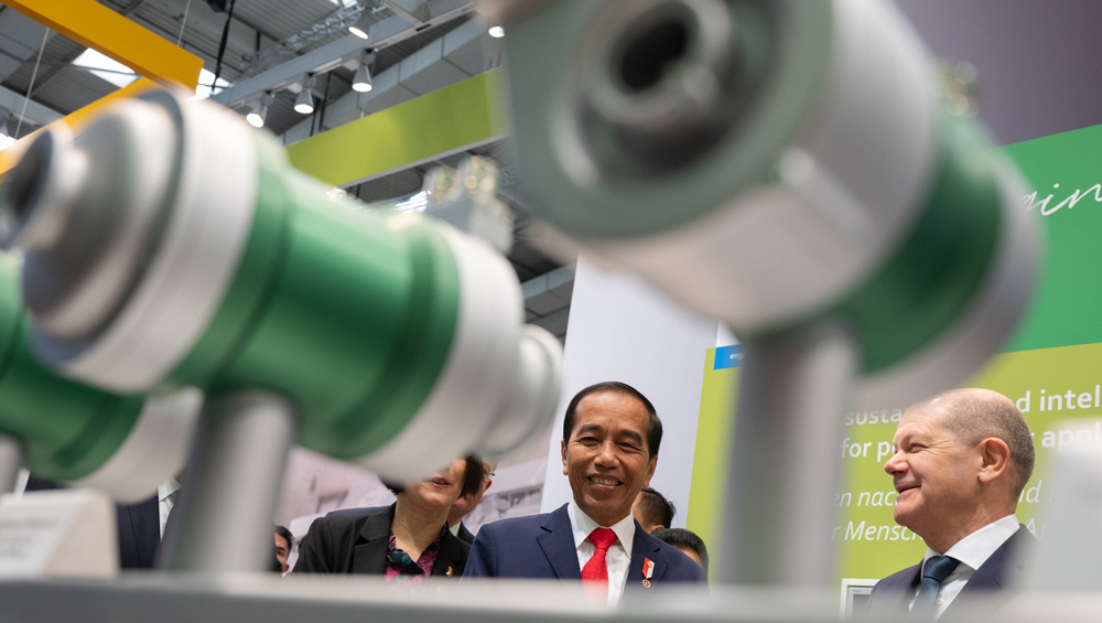 Messerundgang mit Bundeskanzler Olaf Scholz und Indonesiens Präsidenten Joko Widodo