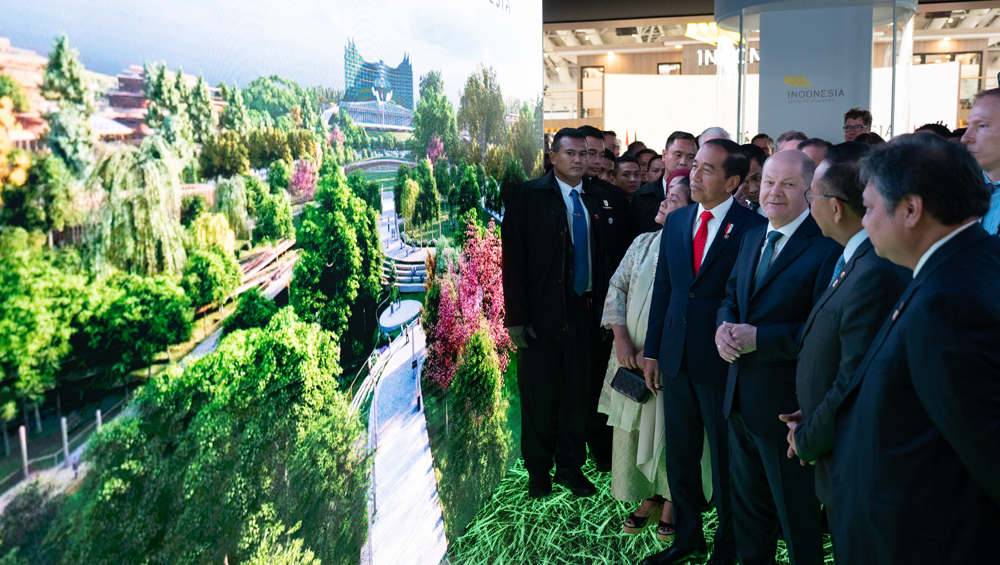 Tour of the trade fair with Federal Chancellor Olaf Scholz and Indonesia's President Joko Widodo
