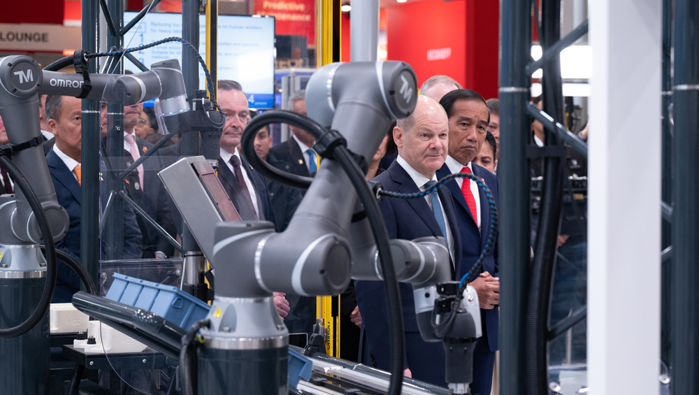 Messerundgang mit Bundeskanzler Olaf Scholz und Indonesiens Präsidenten Joko Widodo