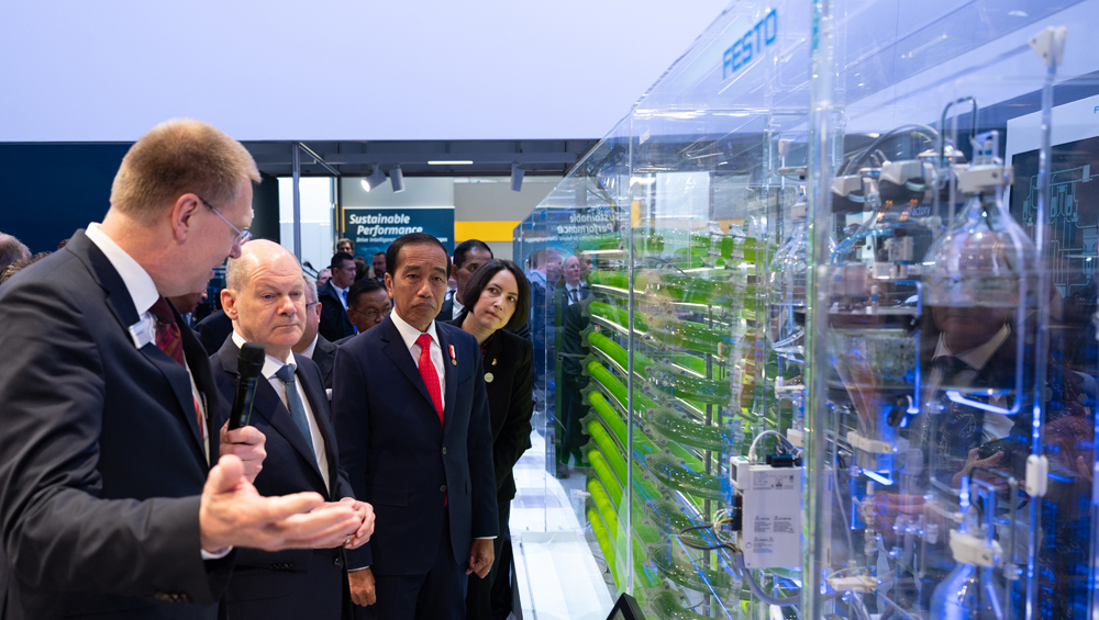 Tour of the trade fair with Federal Chancellor Olaf Scholz and Indonesia's President Joko Widodo
