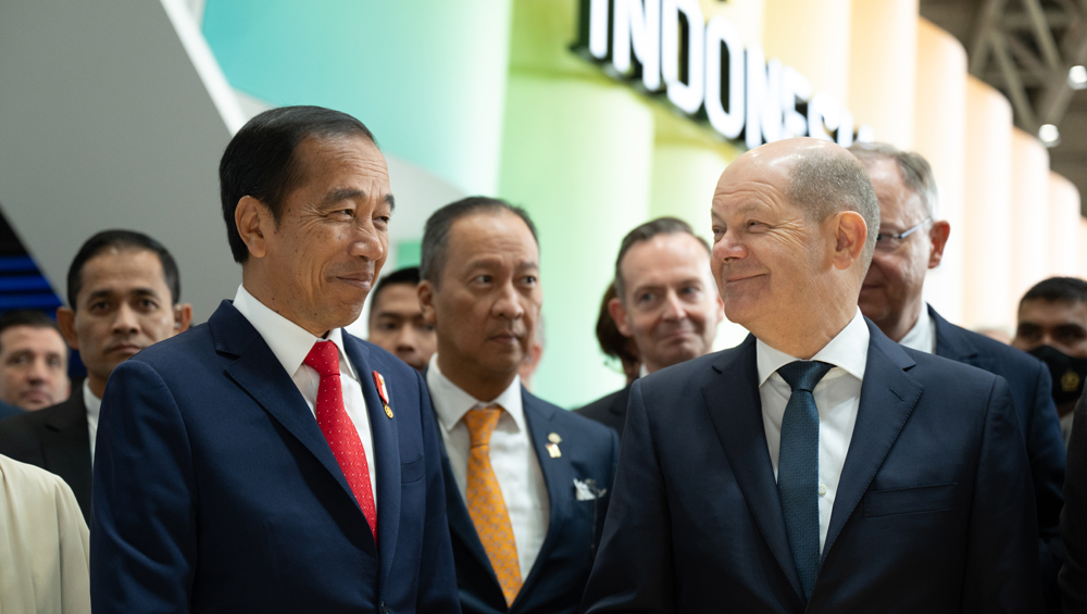 Messerundgang mit Bundeskanzler Olaf Scholz und Indonesiens Präsidenten Joko Widodo