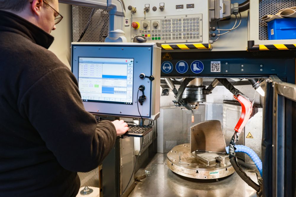 Programming workpiece agitator blades