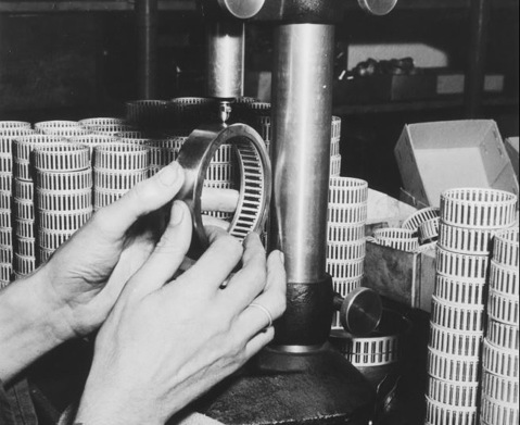 70 Jahre käfiggeführtes Nadellager von Schaeffler 70 Jahre käfiggeführtes Nadellager von Schaeffler