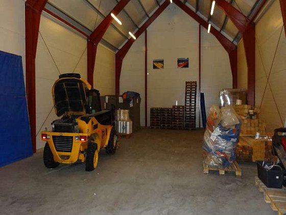 kleine Lagerhalle für die Geräte